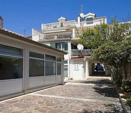 Apartman Bella *